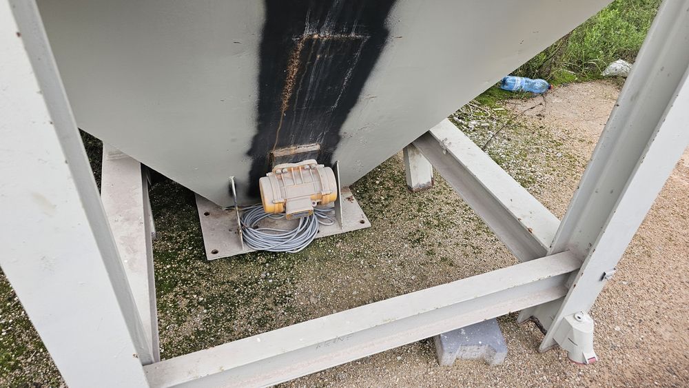 Zbiorniki kruszywa 2 komory z taśmami