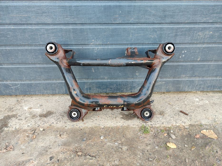 Задній підрамник BMW E46 Задний подрамник балка БМВ