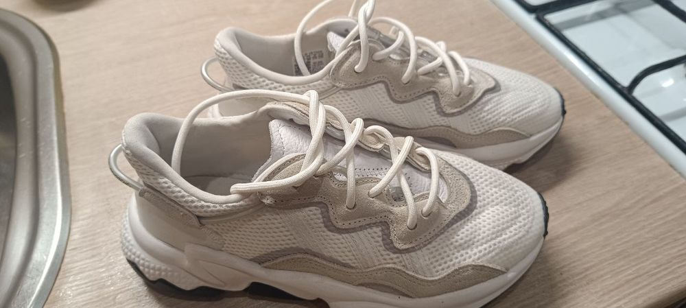 Продам кроссовки Adidas