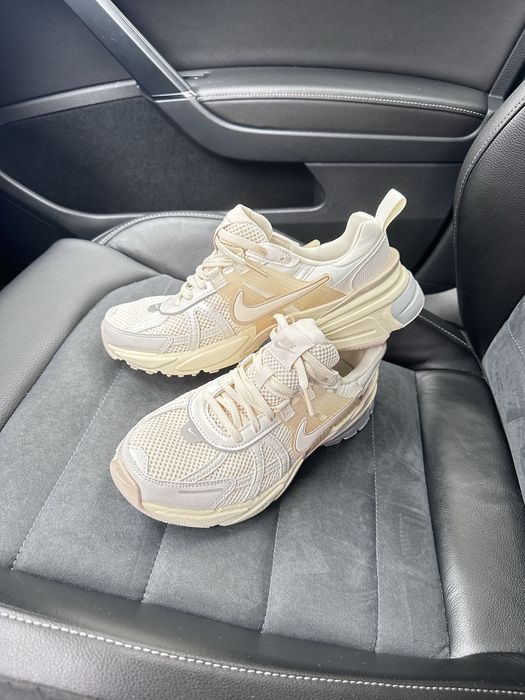 Оригінал! Кросівки Nike V2K RUN  розмір 39 -25см