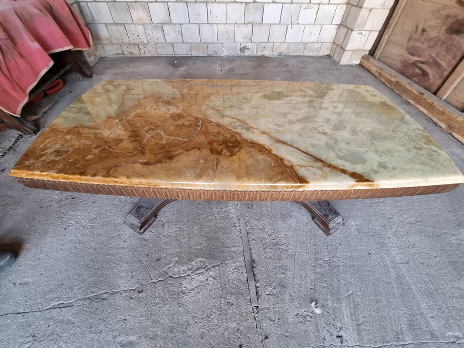 Ława ozdobna z kamienna płyta