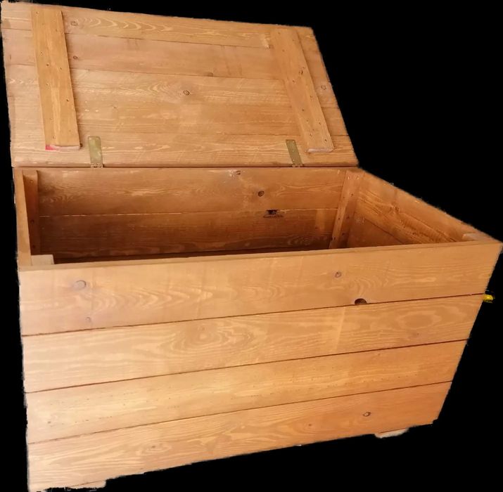 Drewniana skrzynia do ogrodu