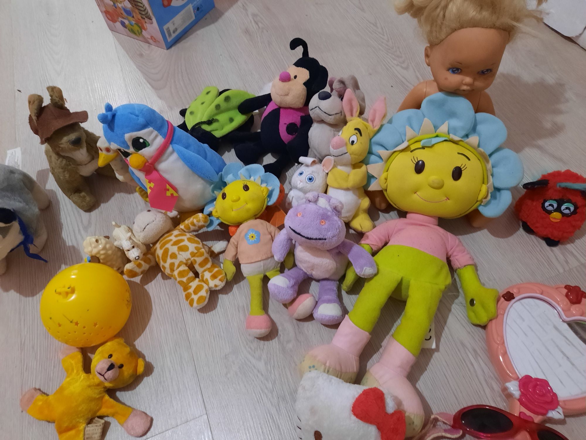 Мягкие игрушки кукла, зеркало, животние
