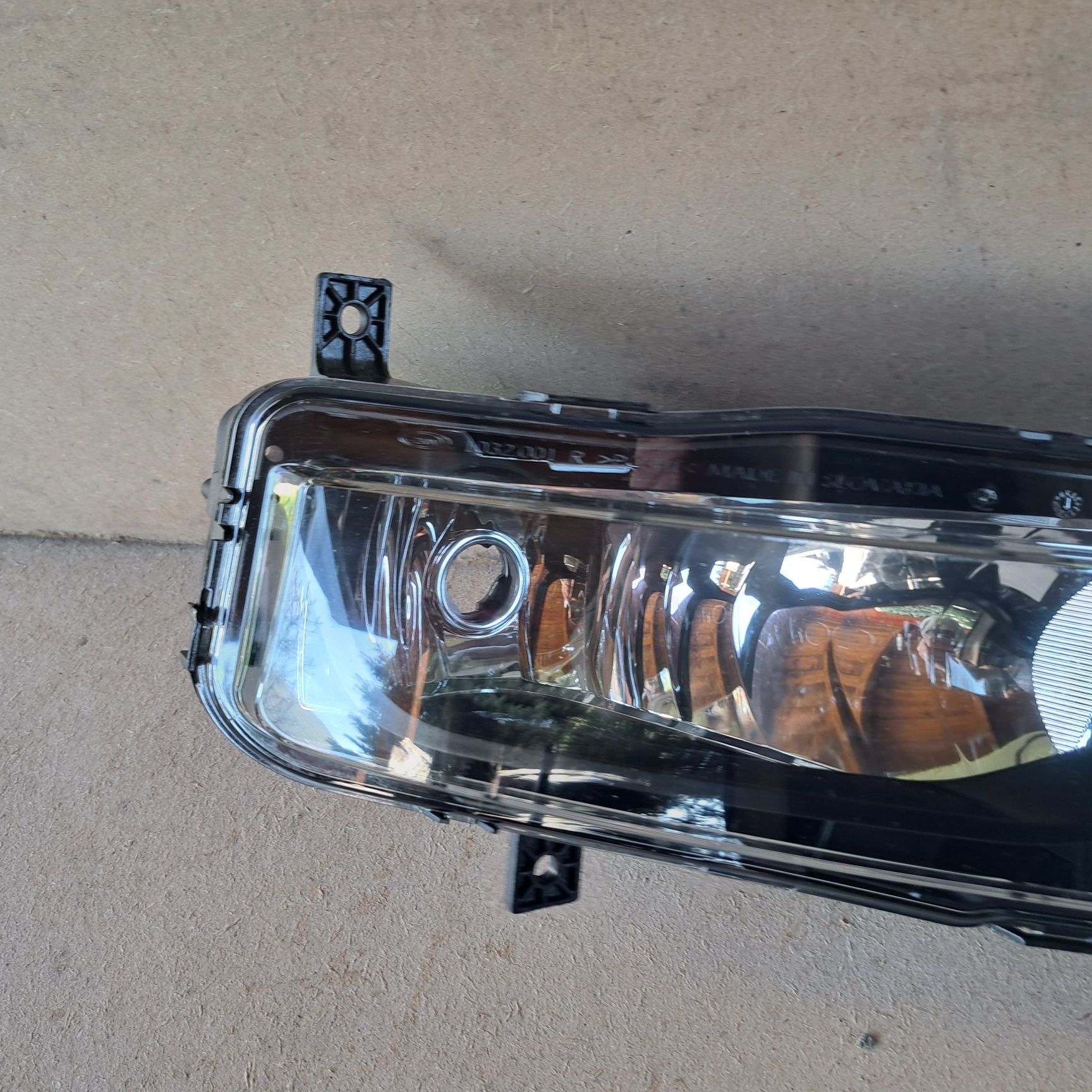 Lampa przeciwmgielna halogen prawy volkswagen t6