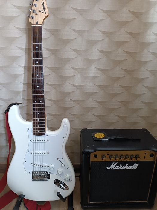 Терміново Fender Squier Bullet Strat і комбопідсилювач Marshall mg 15R