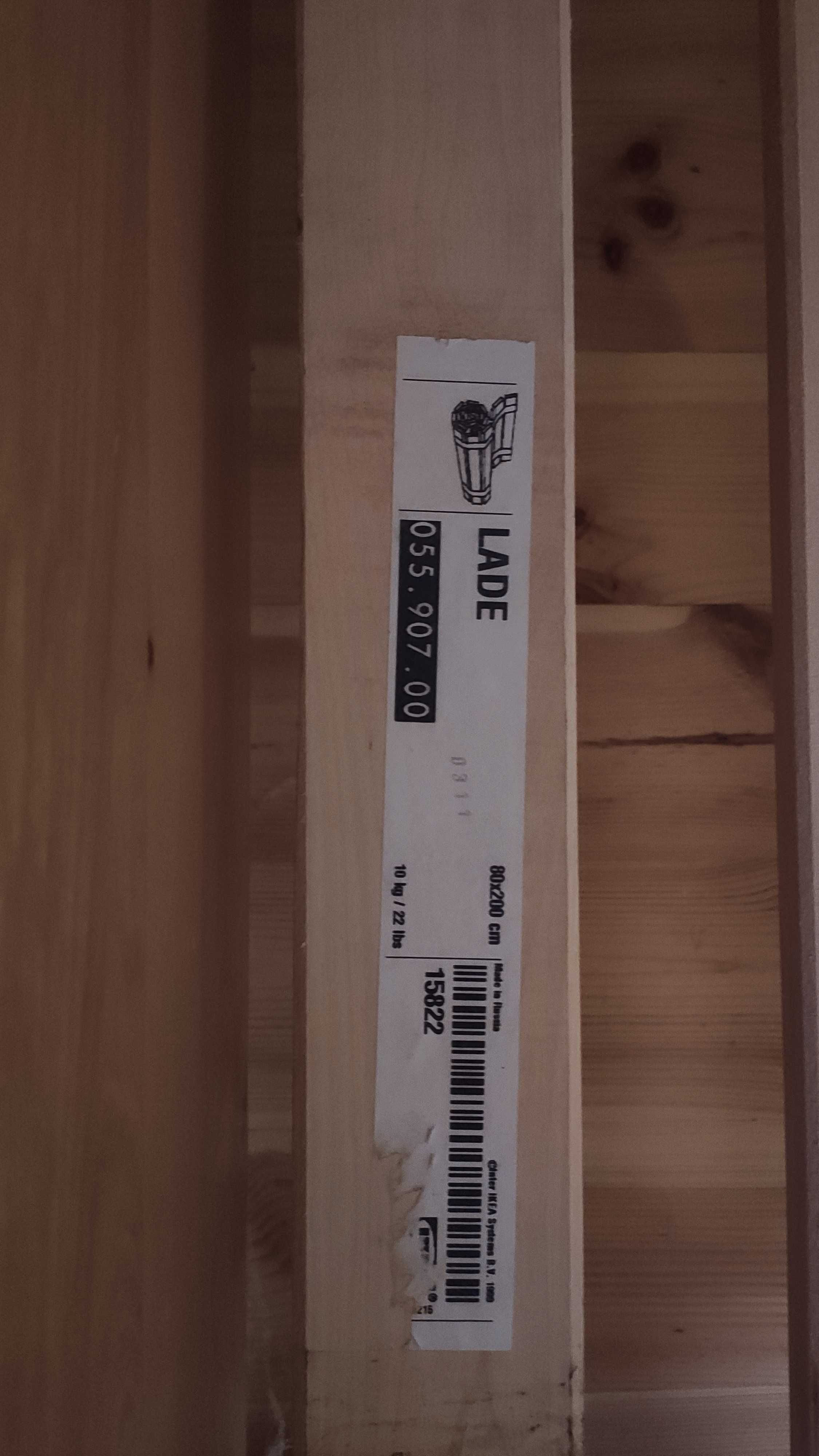 Łóżko drewniane  z Ikei, regulowana długość.