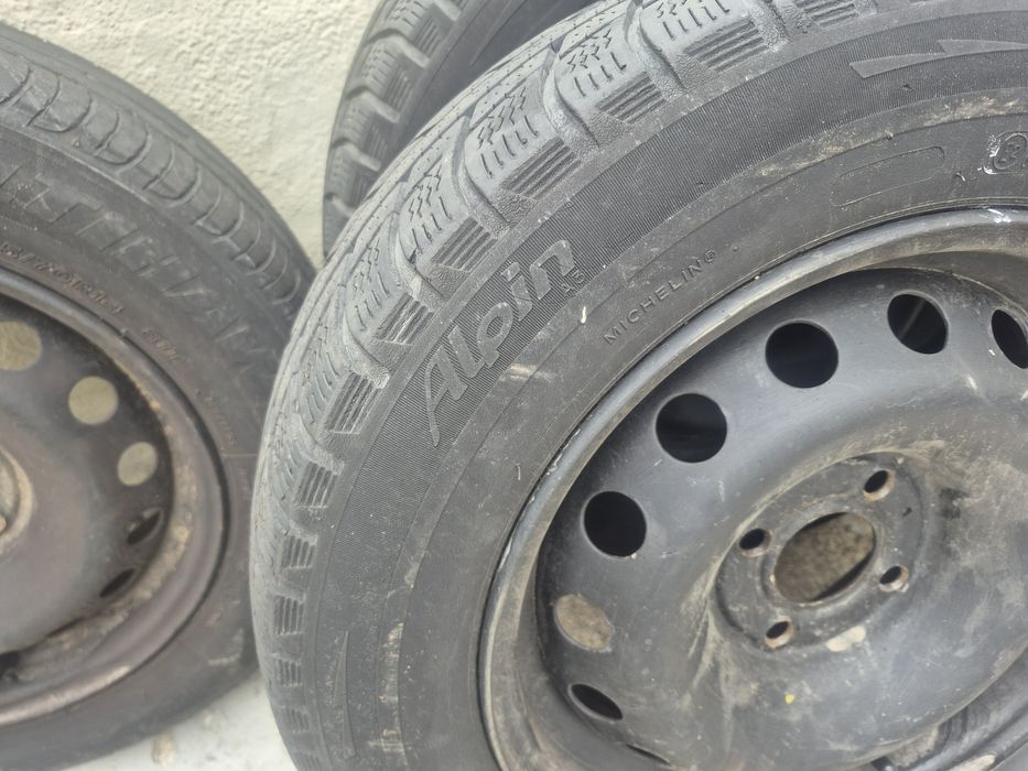 4 rodas de ferro com peneus