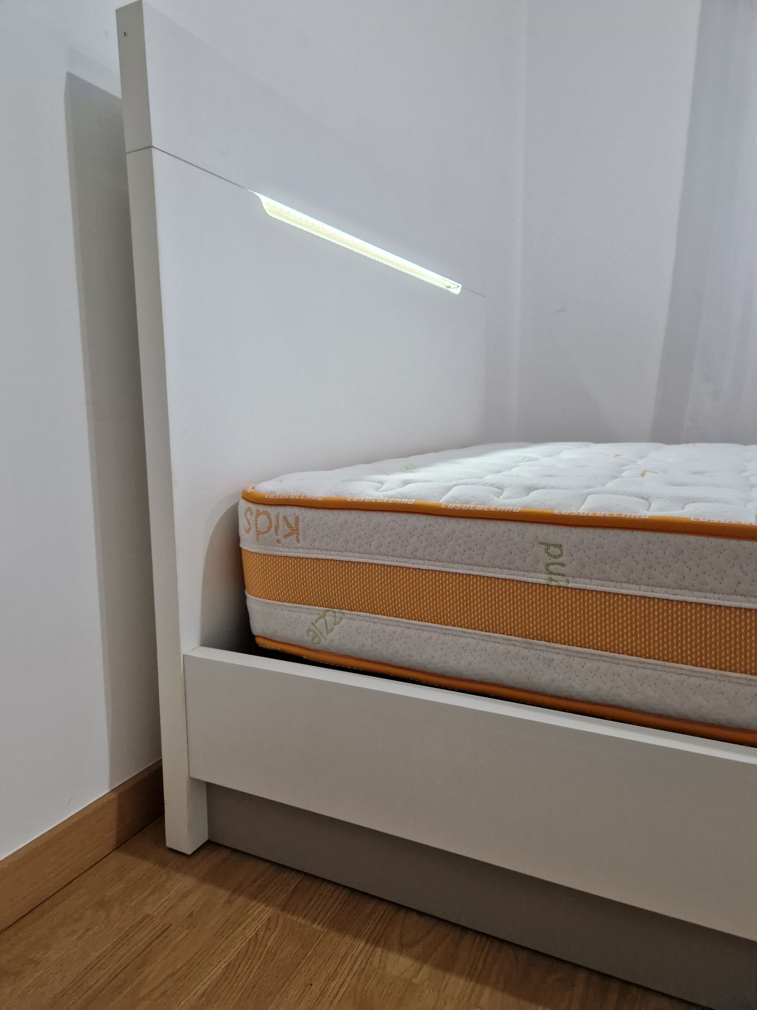Cama solteiro 110x190 (pessoa e meia) branca lacado