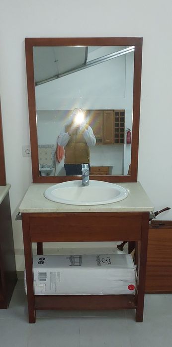 Armário de Casa de Banho em Madeira com Espelho