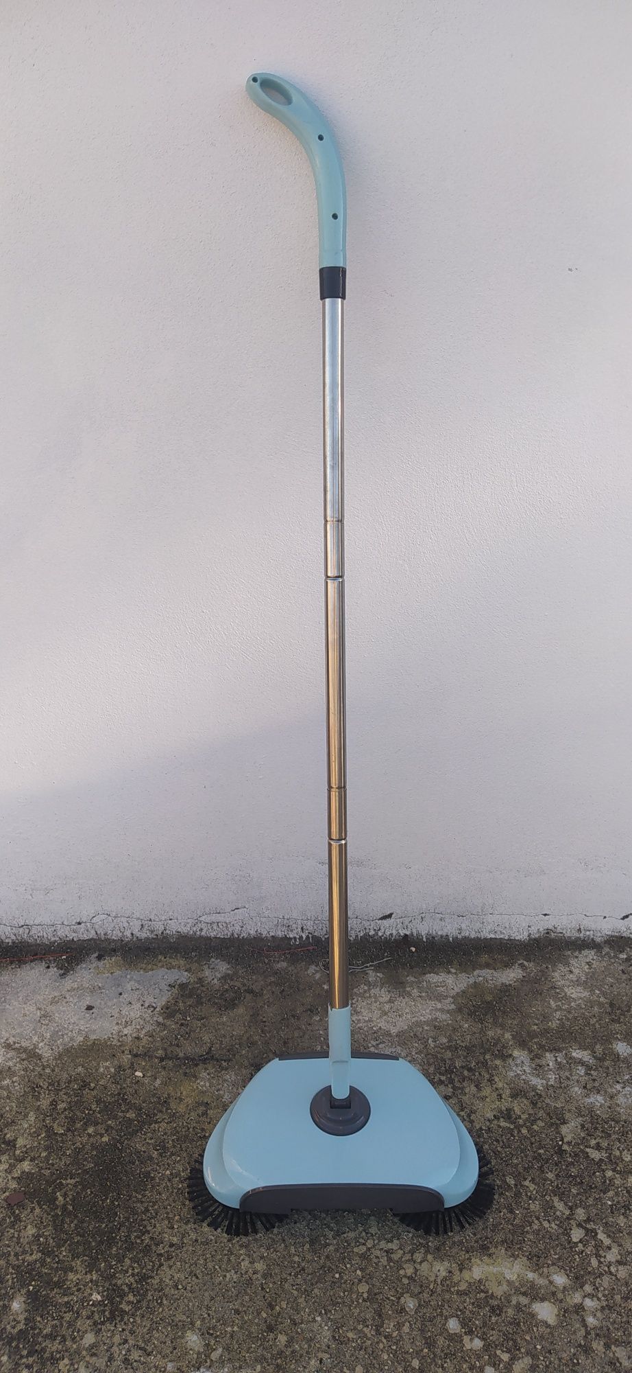 Vendo Vassoura Easy Clean (Não é elétrica)