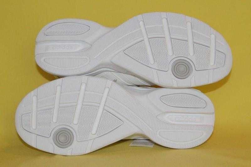 Кроссовки женские Adidas, размер 42