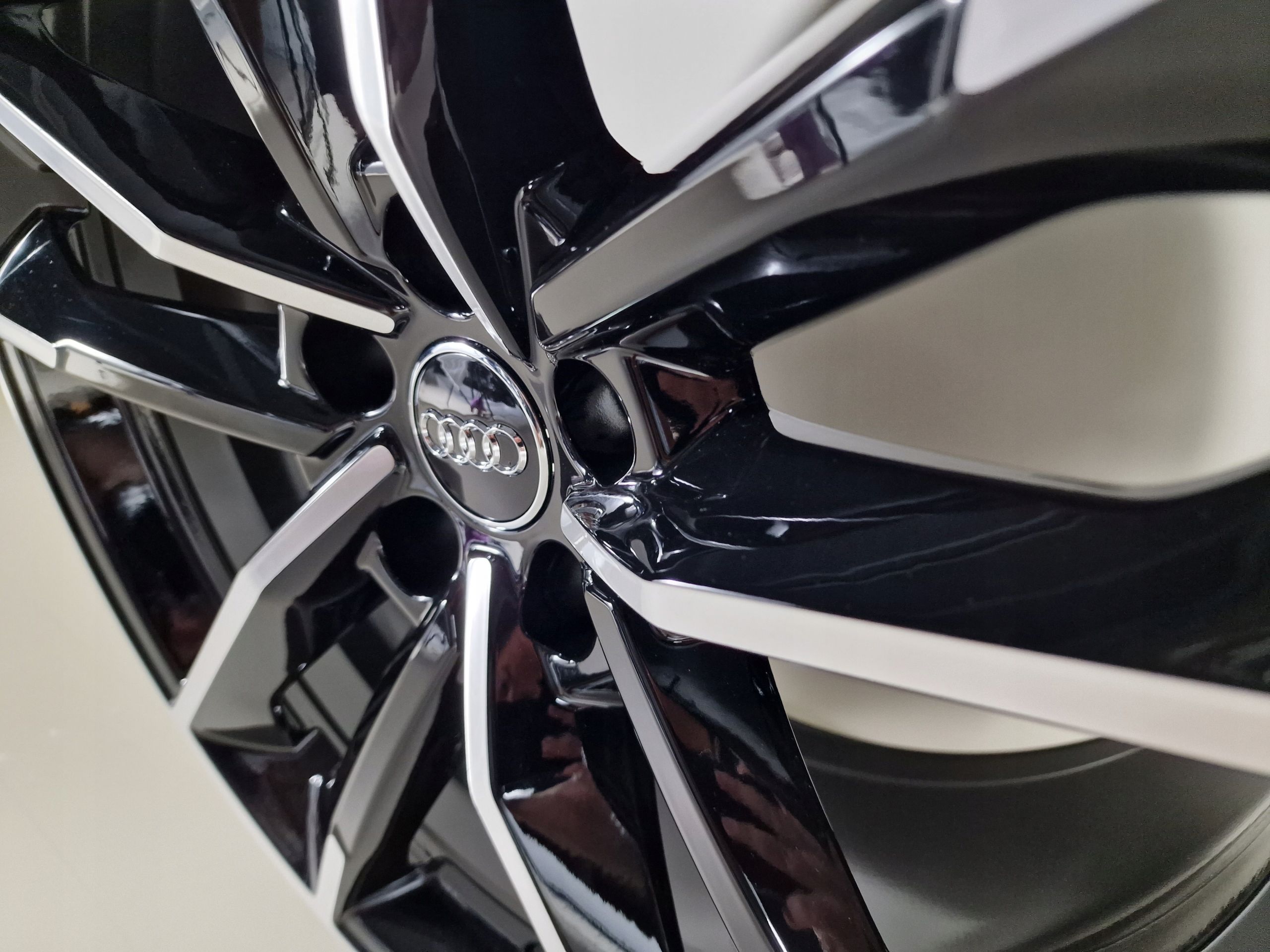 Oryginalne Felgi Audi 19 A4 A5 A6 A7 A8 Q3 Q5 Q7