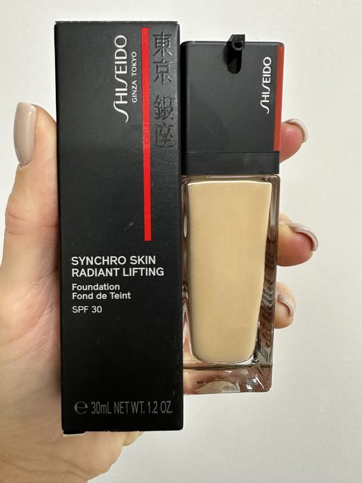 Shiseido Synchro skin radiant lifting 160 тон- тональний крем SPF 30