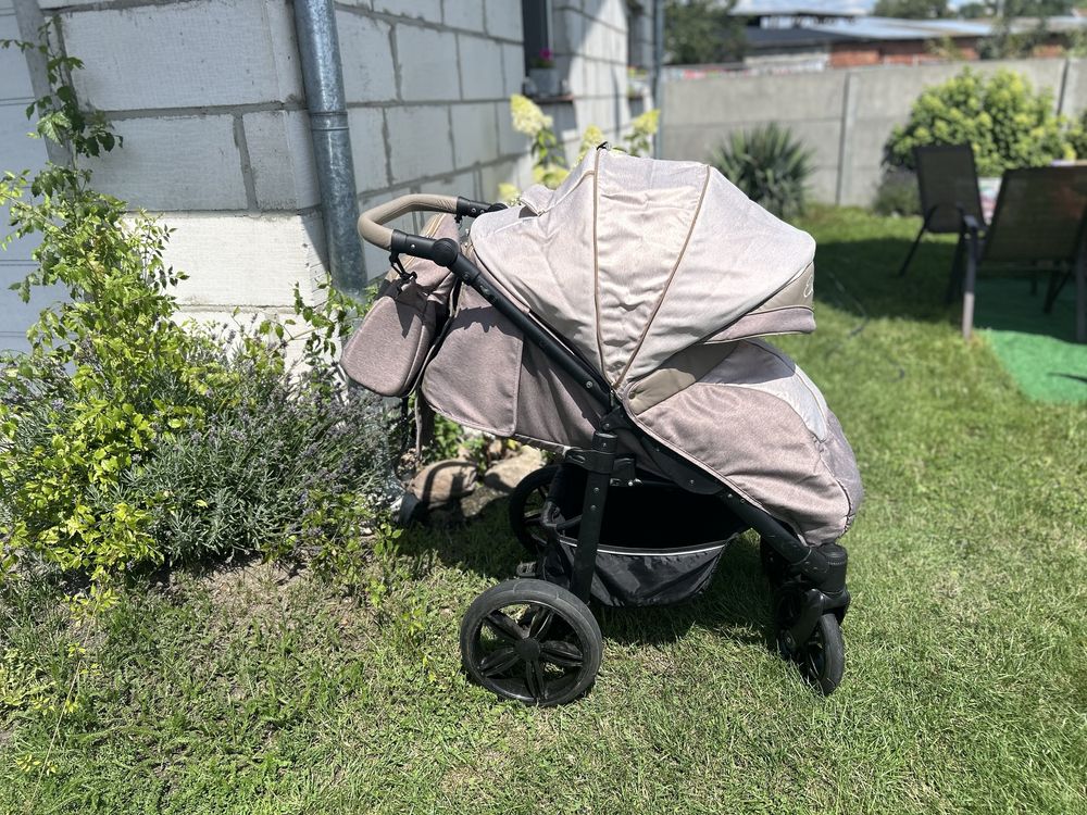 Wózek spacerowy, na pompowanych kołach