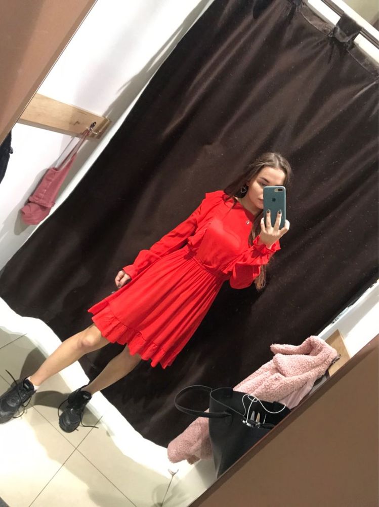 Червона сукня жіноча