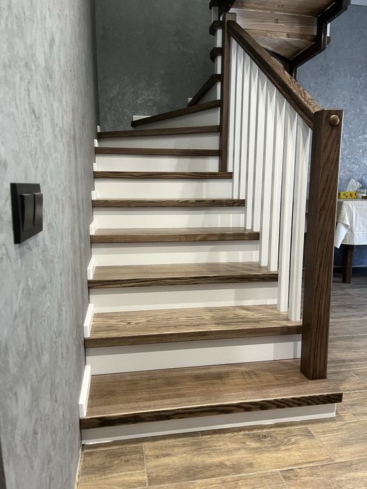 виготовлення дерев'яних виробів, сходи з масиву дуба і ясеня