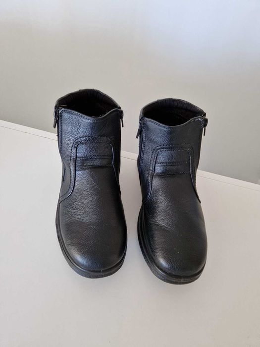 Botas Pretas T41 com 2 fechos