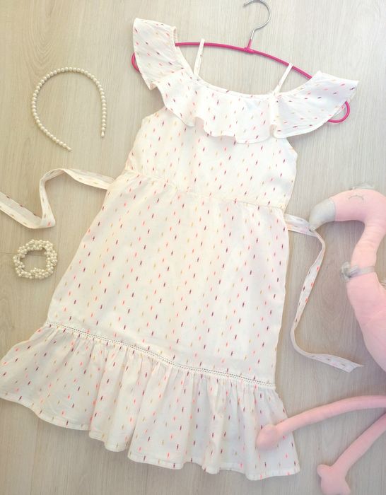 Біла бавовняна сукня з відкритими плечіма