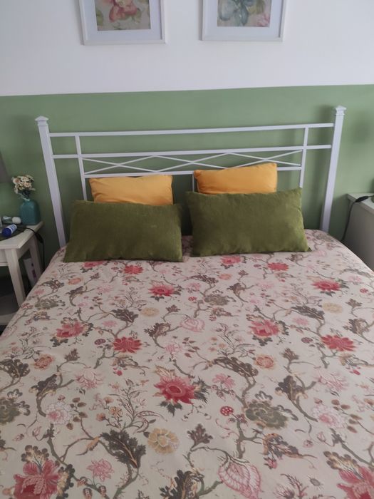 Cama de casal, medidas 1.40x2.00