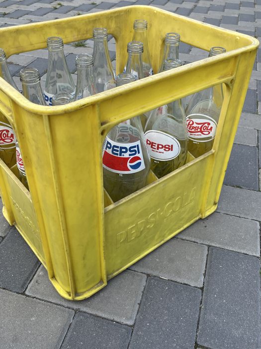 Pepsi Cola 1L PRL butelki z lat 80” razem ze skrzynką