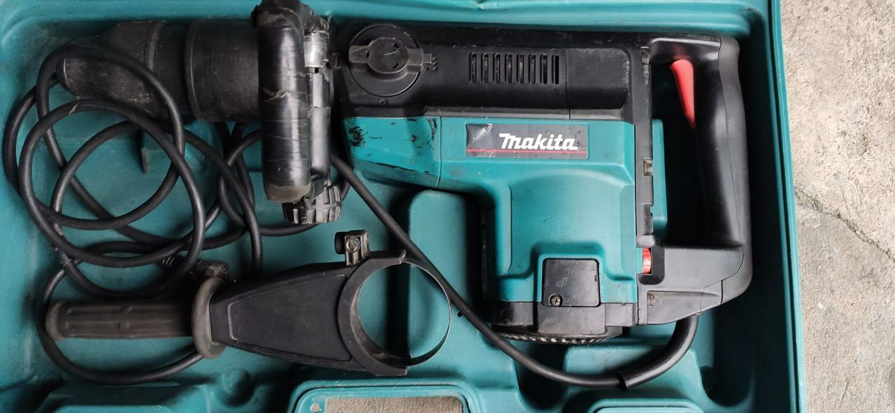 Перфоратор Makita HR5001C