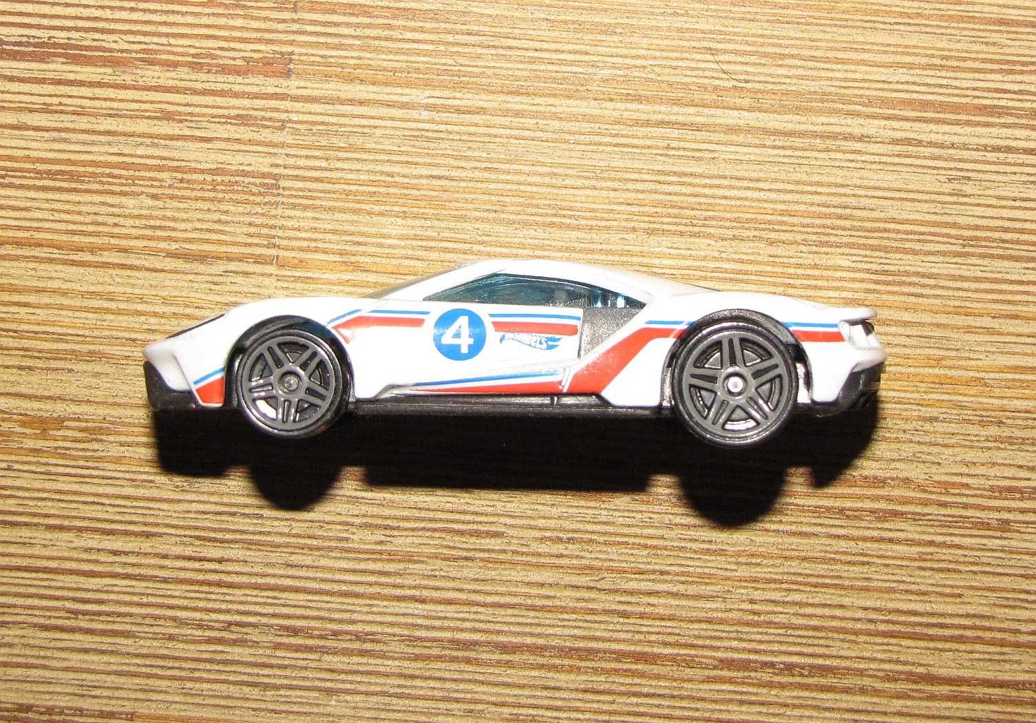 Детская коллекция. Модель спортивного автомобиля FORD GT '17,  Mattel