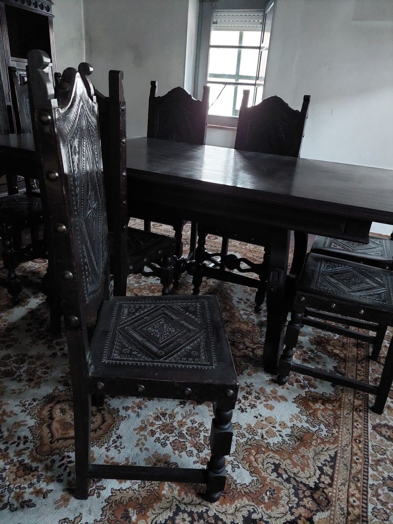 Mesa de sala de Jantar em Mogno