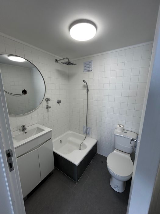 Apartamento T3 sem móveis remodelado no Monte Estoril-Arrendamento