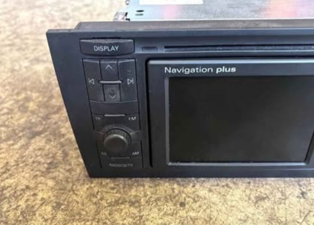 Radio Audi A4 RNS,D plus com Sistema de navegação integrado.