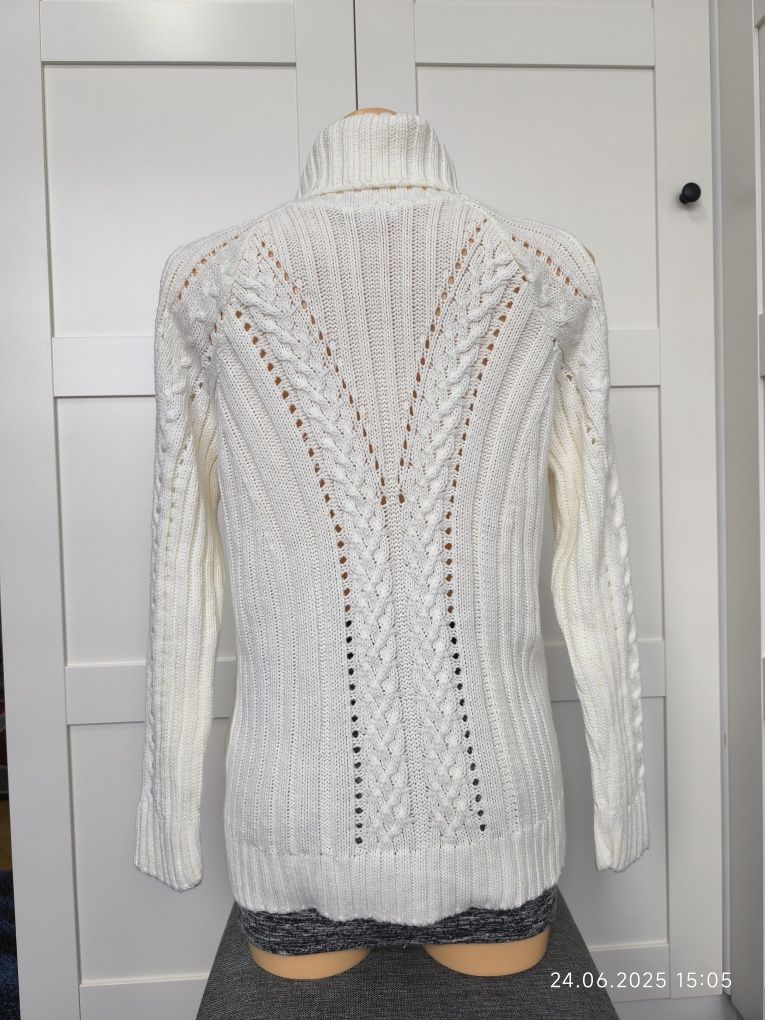Sweter 8 S 36 M ecru luźny odkryte ramiona golf jesień zima