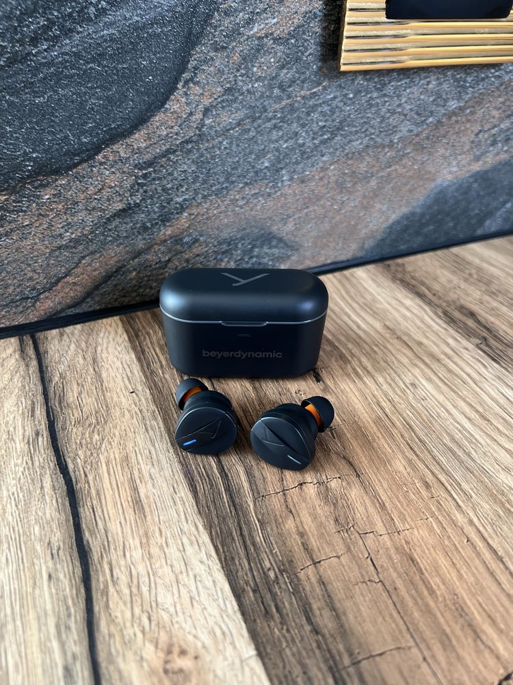 Навушники Beyerdynamic Free Byrd Bluetooth | In-Ear | Як нові