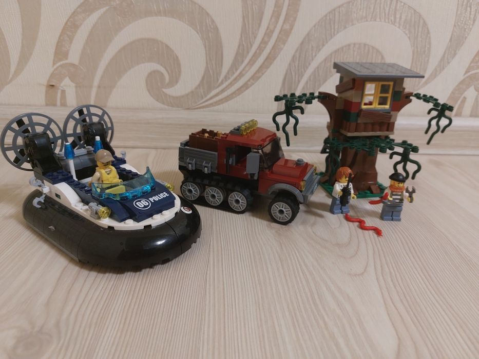 Продам LEGO City 60071 "Поліцейський корабель на повітряній подушці"