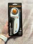 Роликовий ніж для різання тканини Fiskars Rotary Cutter Ø45
