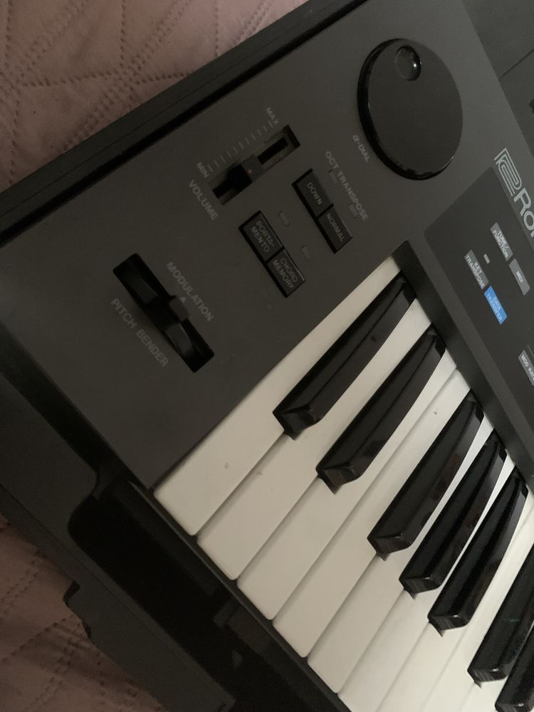 Syntezator Roland Alpha Juno 1 z oryginalnym kejsem