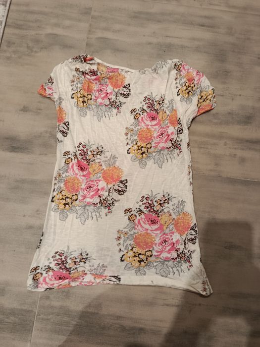 Cienka bluzka w rozmiarze 38