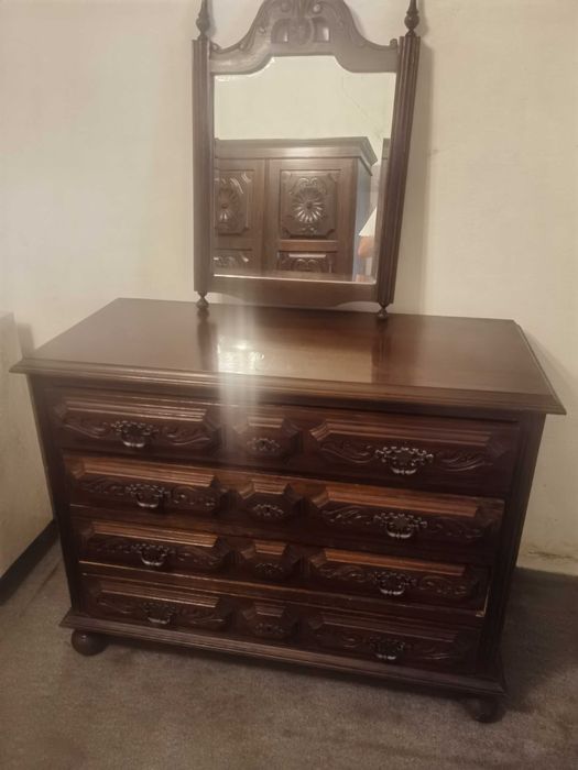 Mobilia antiga de quarto com 7 componentes - em muito bom estado