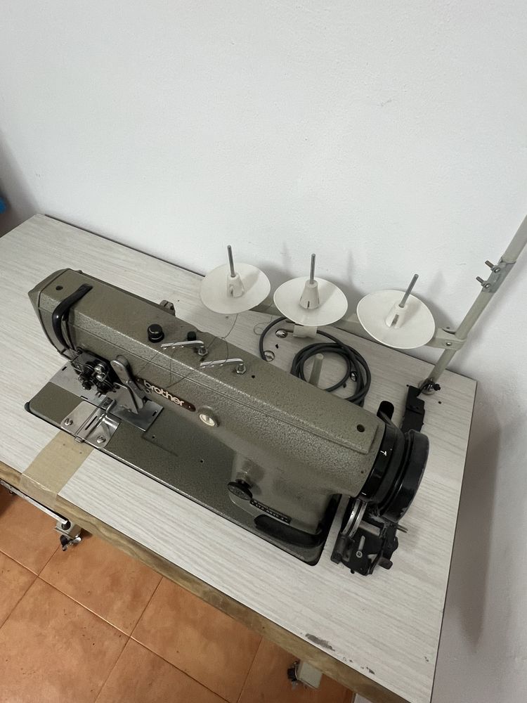 Máquina agulha dupla colocar aros