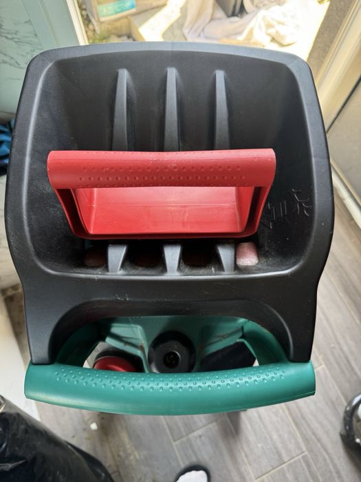 Подрібнювач гілок садовий,дробілка Bosch AXT Rapid 2200