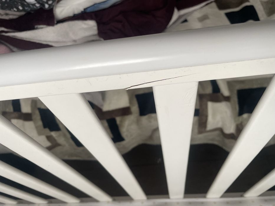 Дитяче ліжечко з матрасом