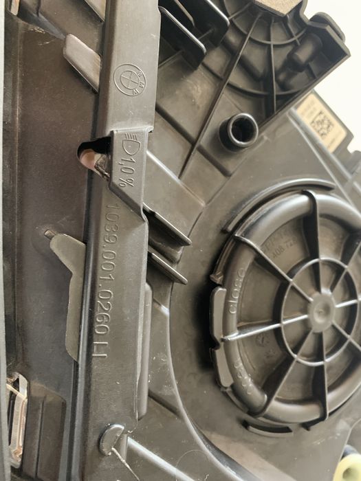 Farol BMW esquerdo Adaptive LED Série 5