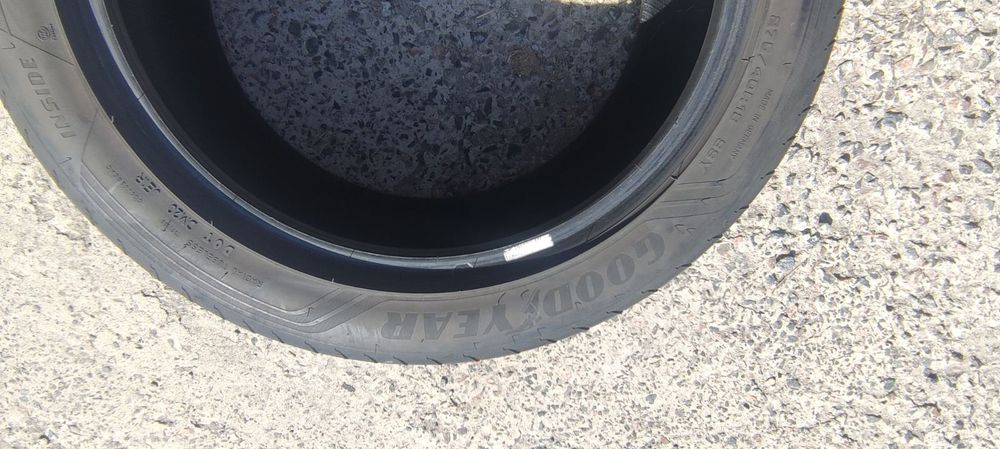 Резина шини R18 245/45