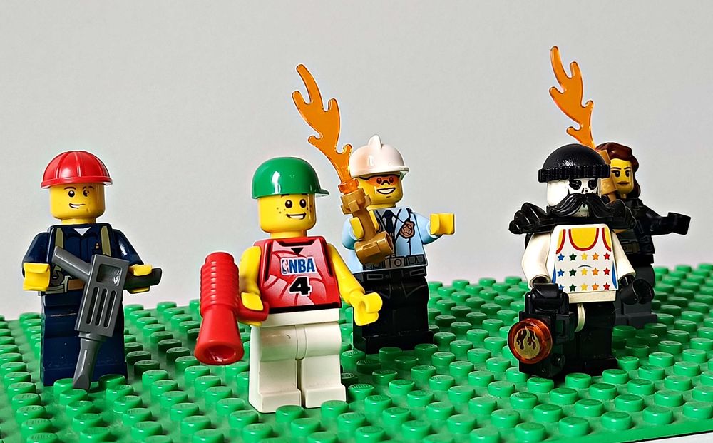 LEGO figurki 8szt + GRATIS figurka pieska