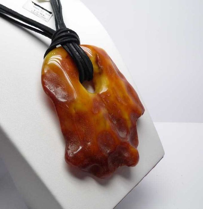 Autorski naszyjnik bursztyn rzemienie srebrne zapięcie.