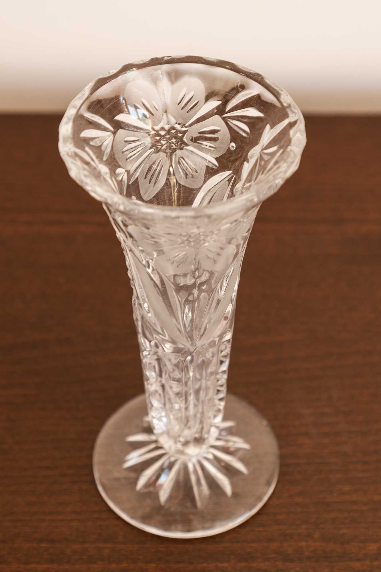 Szklany wazonik wazon z motywem kwiatowym