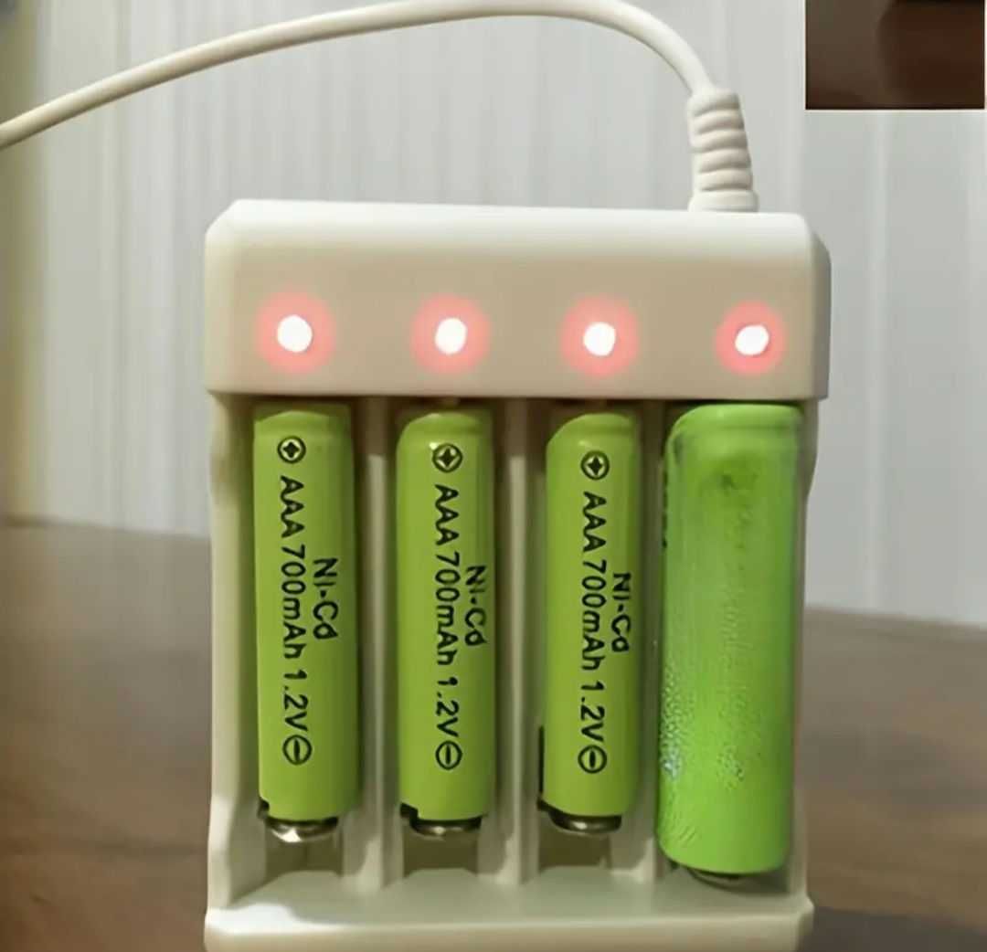 Зарядна USB станція для акумуляторів АА та ААА