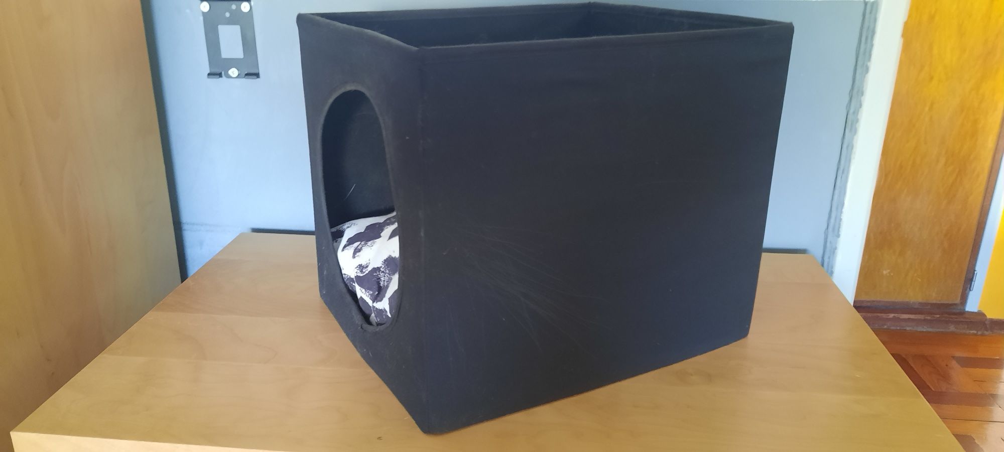 Cama gato quadrada com almofada