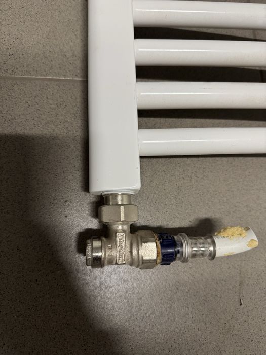 Grzejnik łazienkowy z zaworami 120x50