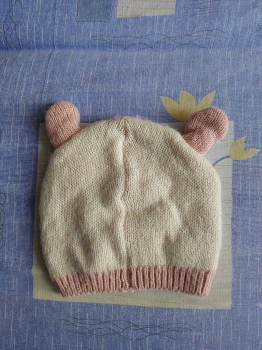 Шапка осенняя с ушками  для девочки,на 2-3года