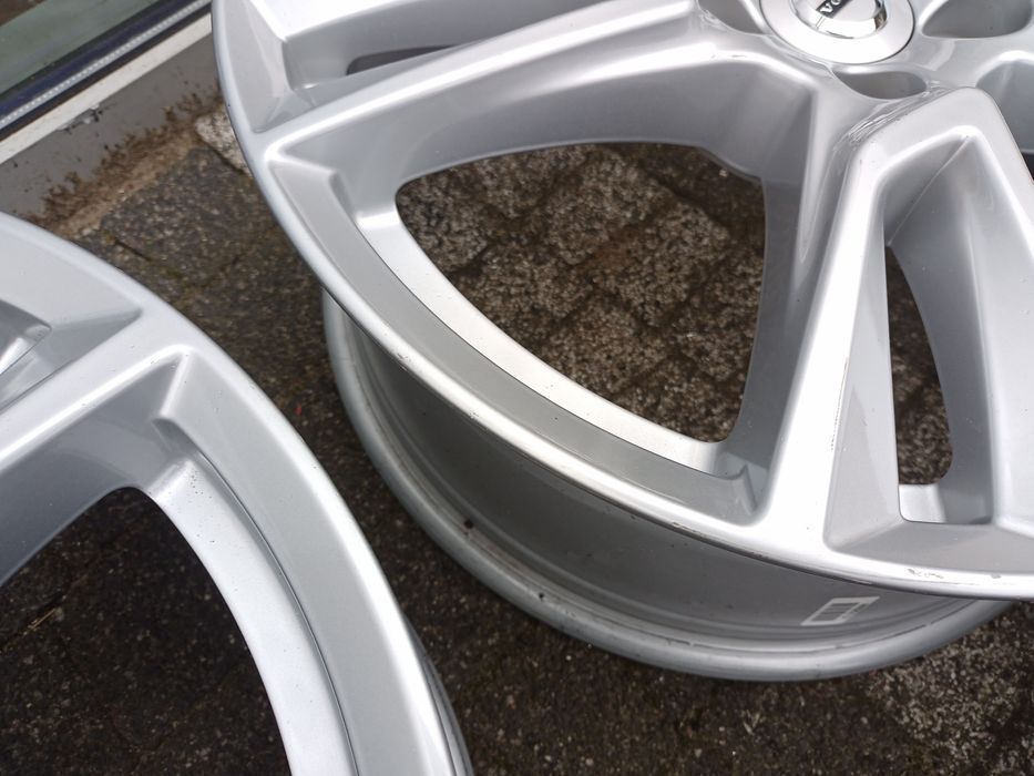 18" Volvo XC60 XC90 S40 V50 S60 S80 V90 Cross Country FORD Kuga Focus