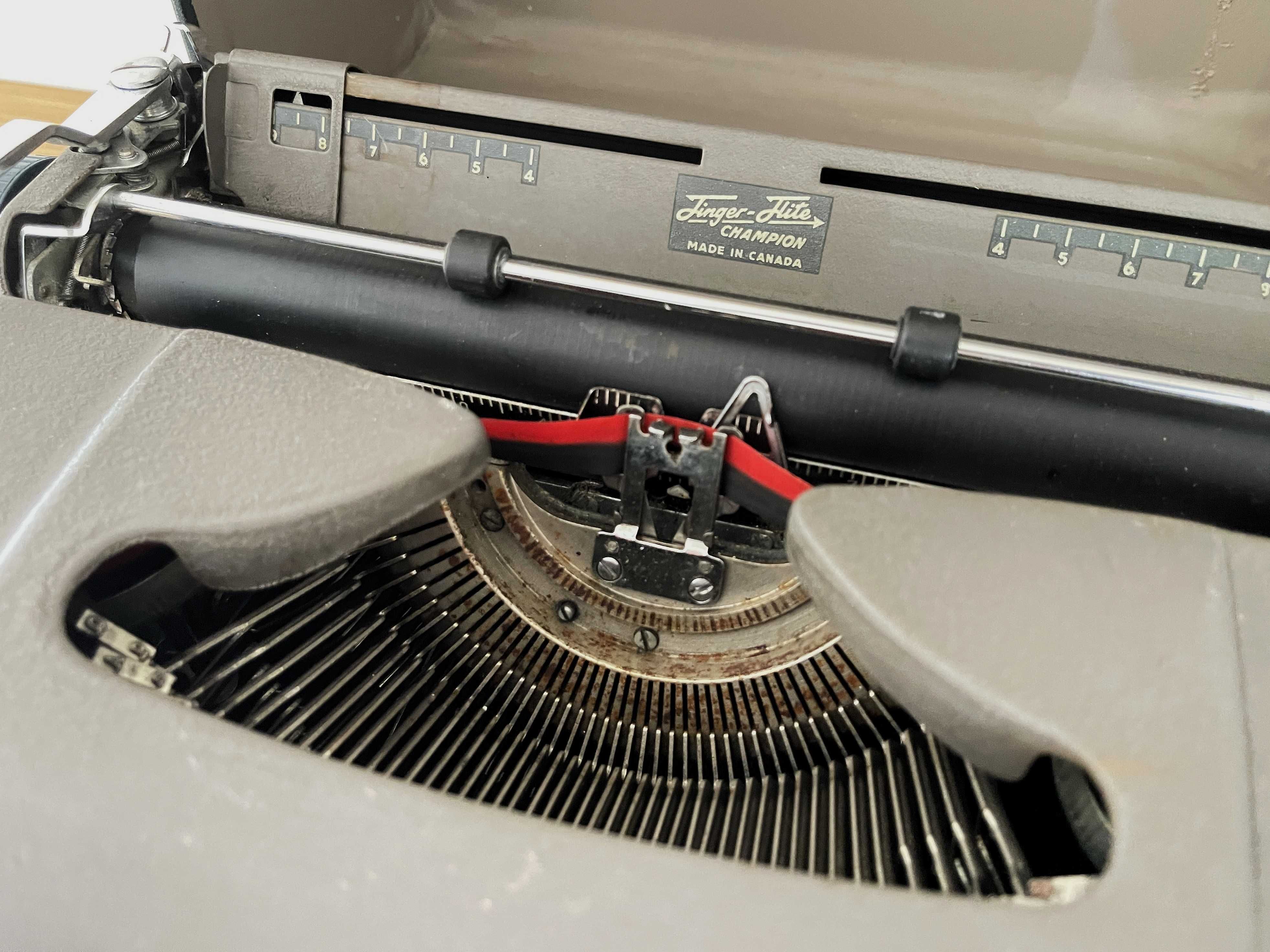 Máquina Escrever Underwood Finger-Title Champion 1950